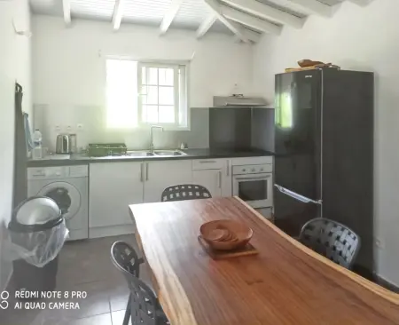 Appartement charmant à Sainte-Rose avec terrasse et jardin – 65 m² - Photo 4