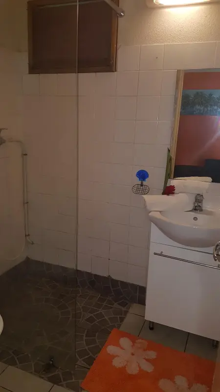 Bungalow charmant à Sainte-Rose, piscine partagée - Photo 6