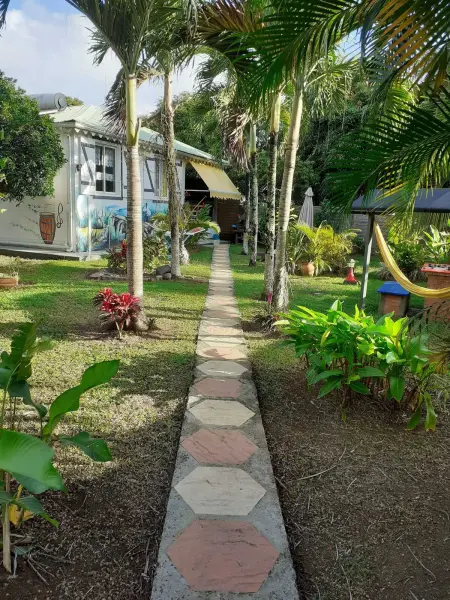 Bungalow charmant à Sainte-Rose avec terrasse et piscine - Photo 8