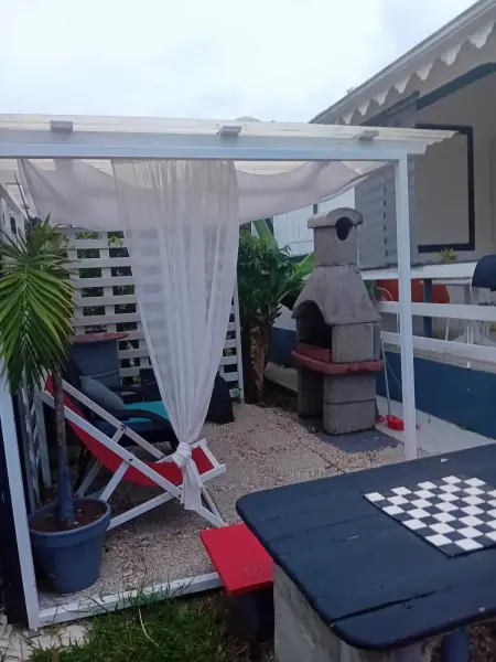 Bungalow charmant à Sainte-Rose avec terrasse et piscine - Photo 9