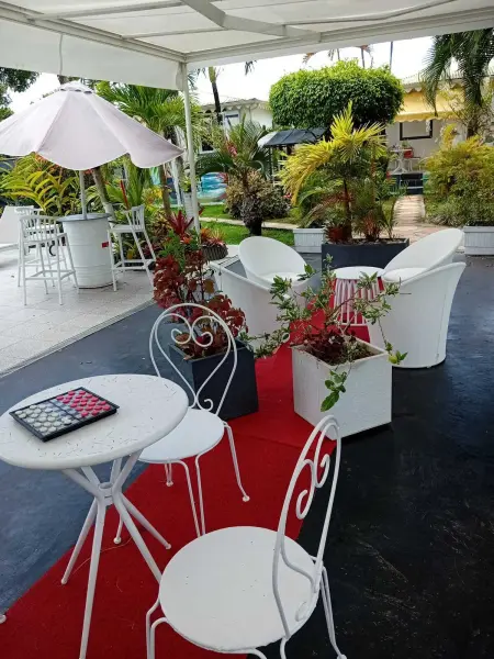 Bungalow charmant à Sainte-Rose avec terrasse et piscine - Photo 11