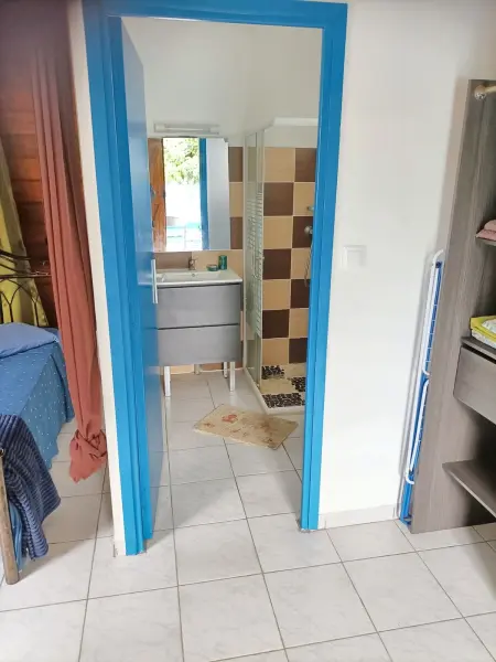 Bungalow charmant à Château Gaillard avec piscine partagée - Photo 14