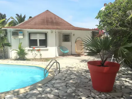 Maison accueillante à Saint-François avec piscine privée. - Photo 4