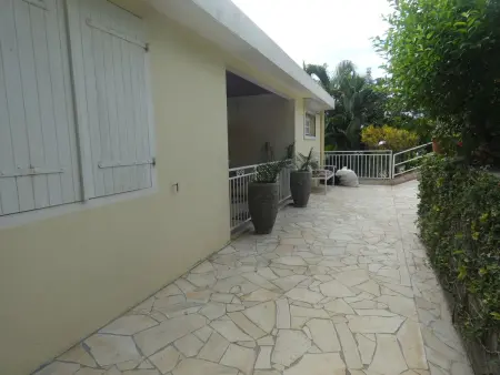 Appartement moderne à Fort-de-France 70 m² - Jardin privé - Photo 4