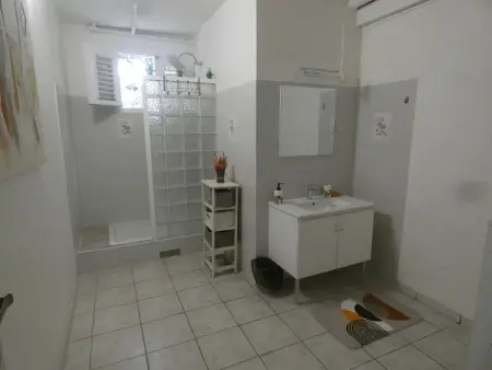 Appartement moderne à Fort-de-France 70 m² - Jardin privé - Photo 16