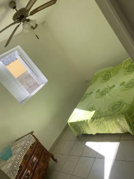Appartement spacieux aux Abymes avec vue sur la montagne - Photo 9