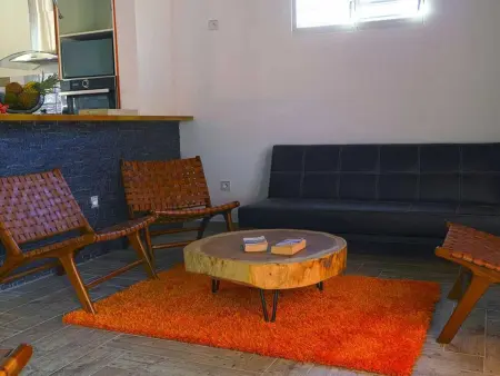 Appartement spacieux à Lamentin + piscine et jacuzzi. - Photo 2