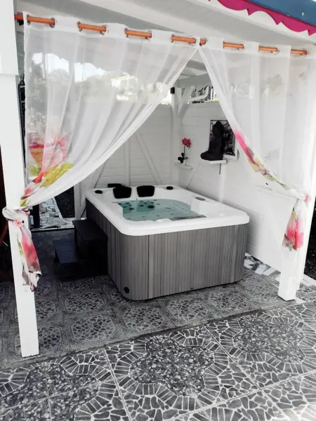 Villa pittoresque à Saint-François avec piscine et jacuzzi - Photo 14