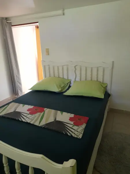 Appartement charmant à Sainte-Rose avec terrasse et jardin - Photo 8