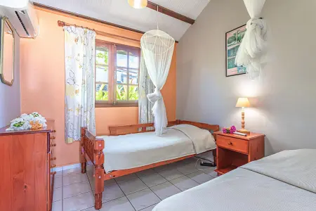 Bungalow confortable à Bouillante, 40 m² avec piscine partagée - Photo 9