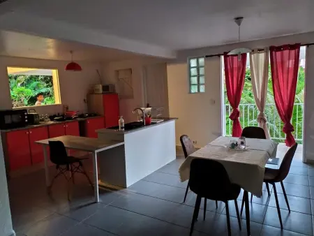 Maison de charme à Sainte-Rose avec piscine partagée - Photo 2