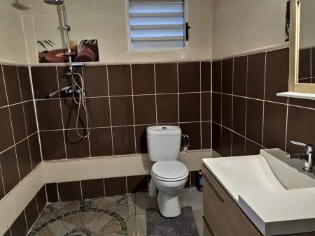 Maison de charme à Sainte-Rose avec piscine partagée - Photo 7