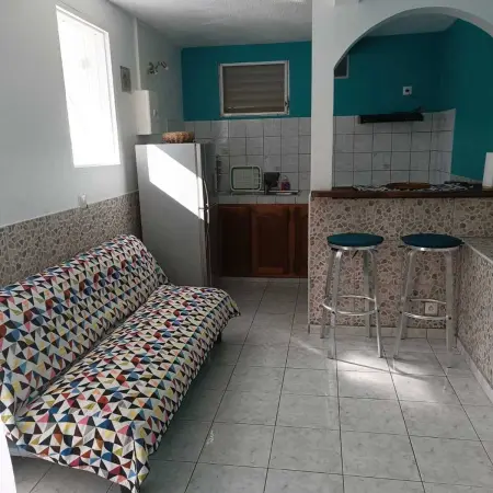 Maison charmante au cœur de Le Gosier avec cheminée - Photo 1