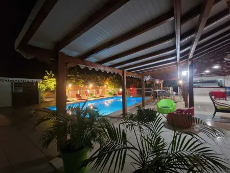 Maison charmante à Le Moule avec piscine partagée - Photo 25