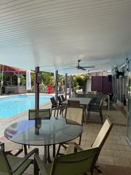 Maison charmante avec piscine et spa à Fort-de-France - Photo 2