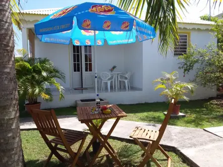 Maison chaleureuse à Le Moule avec piscine partagée - Photo 34