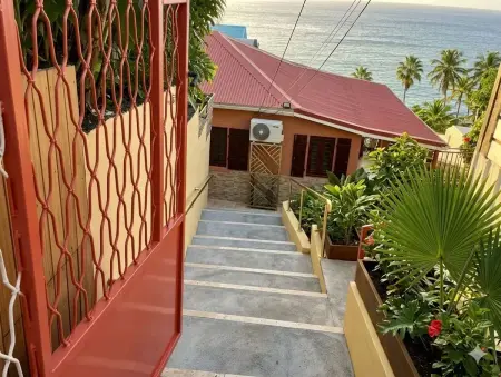 Maison accueillant jusqu'à 7 personnes à Basse-Terre - Photo 1