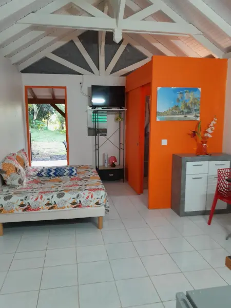 Bungalow charmant à Petit-Bourg avec jardin privatif - Photo 2