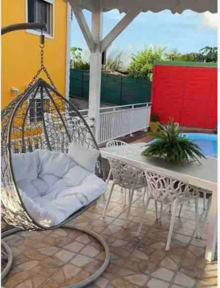 Appartement charmant à Les Abymes avec piscine privée, 60m² - Photo 2