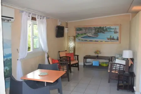 Maison charmante à Petit-Bourg - 50 m² avec vue sur jardin - Photo 2