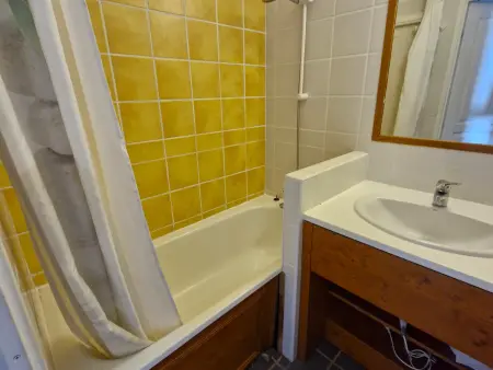 Appartement spacieux avec terrasse et garage, accès piscine - Photo 10