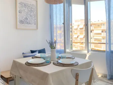 Appartement de rêve à La Pineda: 6 pers, piscine, terrasse, centre-ville, à 1 min de la plage - Photo 2