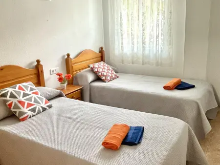 Charmant appartement à La Pineda avec grande terrasse, jardin et piscine, proche de la plage - Photo 5