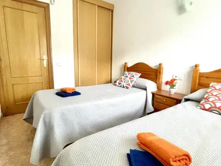 Charmant appartement à La Pineda avec grande terrasse, jardin et piscine, proche de la plage - Photo 7