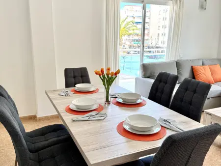 Charmant appartement à La Pineda avec grande terrasse, jardin et piscine, proche de la plage - Photo 13