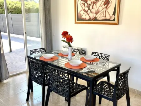 Appartement Familial Relaxant, Climatisé, Proche Plage et Parc, Jardin Privatif et Piscine Communautaire - Photo 2