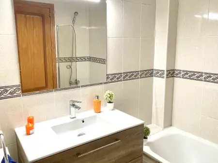 Appartement Familial Relaxant, Climatisé, Proche Plage et Parc, Jardin Privatif et Piscine Communautaire - Photo 12