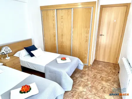 Appartement spacieux en bord de mer avec climatisation, terrasse et parking gratuit - Photo 4