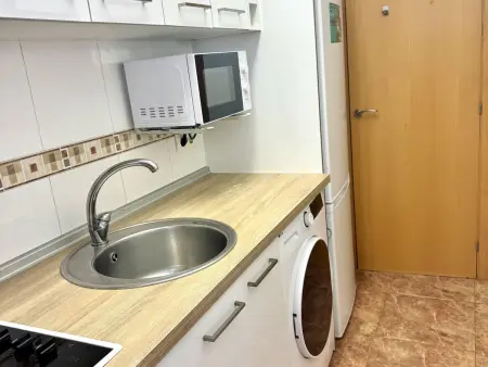 Appartement spacieux en bord de mer avec climatisation, terrasse et parking gratuit - Photo 14