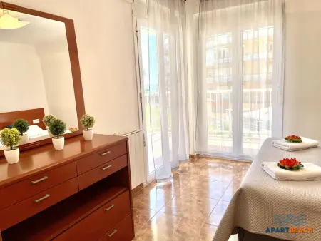 Appartement spacieux en bord de mer avec climatisation, terrasse et parking gratuit - Photo 17