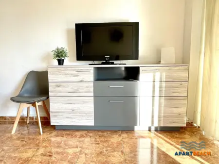 Appartement spacieux en bord de mer avec climatisation, terrasse et parking gratuit - Photo 20