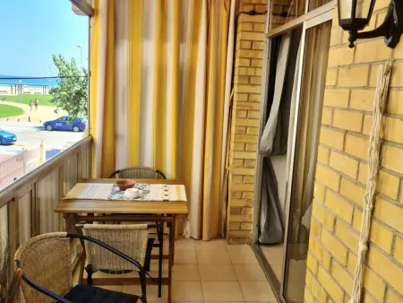 Bel appartement climatisé en bord de plage avec piscine et parking à La Pineda - Photo 2