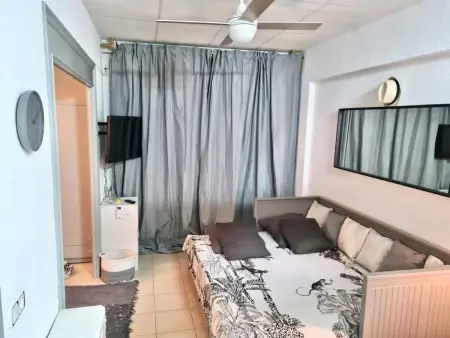 Bel appartement climatisé en bord de plage avec piscine et parking à La Pineda - Photo 13