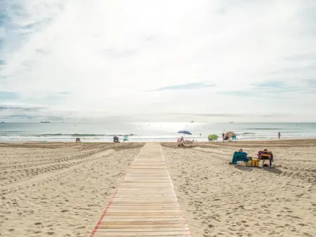 Bel appartement climatisé en bord de plage avec piscine et parking à La Pineda - Photo 22