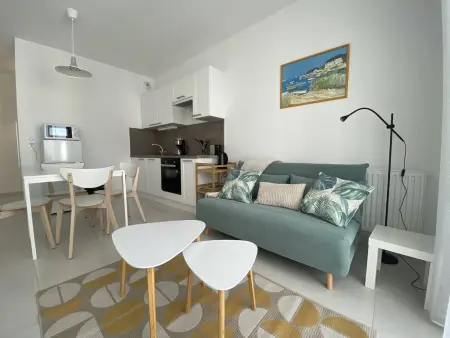 Royan T2 2* avec Balcon et Parking à 250m de la Plage - Photo 2
