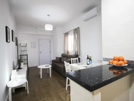 Appartement rénové 1 chambre près de la plage avec parking & climatisation à Málaga - Photo 2