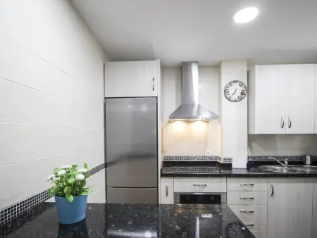Appartement rénové 1 chambre près de la plage avec parking & climatisation à Málaga - Photo 3