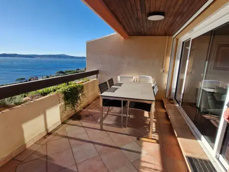 Appartement 2 pièces avec climatisation, terrasse, piscine et parking, près de la mer à Ste Maxime - Photo 2