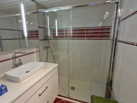 Appartement 2 pièces avec climatisation, terrasse, piscine et parking, près de la mer à Ste Maxime - Photo 17