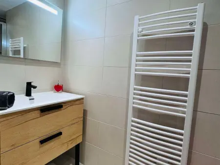 Appartement moderne 4 pièces, proche des remontées, parking inclus - Photo 10