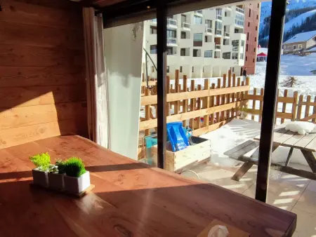Studio chaleureux aux pieds des pistes avec terrasse - Photo 4