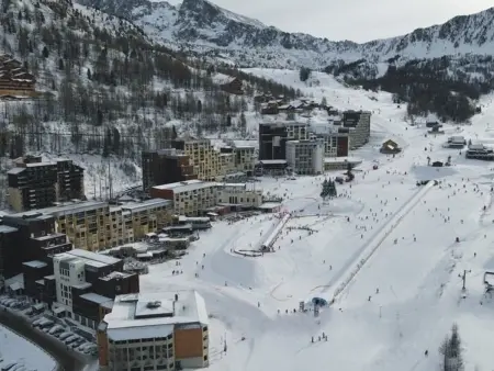 Studio chaleureux aux pieds des pistes avec terrasse - Photo 10