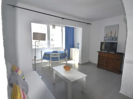 Acogedor estudio en Roses, Costa Brava! Ideal para 3 personas, a 100 m de la playa, con vistas al mar y comodidades. - Photo 1