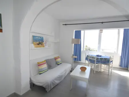 Acogedor estudio en Roses, Costa Brava! Ideal para 3 personas, a 100 m de la playa, con vistas al mar y comodidades. - Photo 3