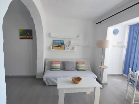 Acogedor estudio en Roses, Costa Brava! Ideal para 3 personas, a 100 m de la playa, con vistas al mar y comodidades. - Photo 4