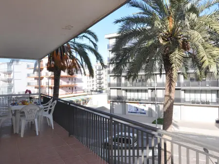 Bienvenido a nuestro acogedor apartamento en alquiler en Roses, Costa Brava! A solo 300 metros de la hermosa playa de Santa Margarita. - Photo 3